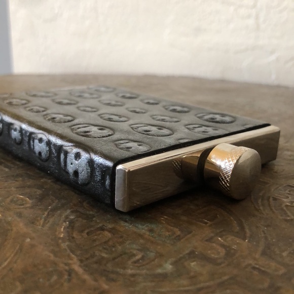 Reduced! Skull Flask - Picture 5 of 5